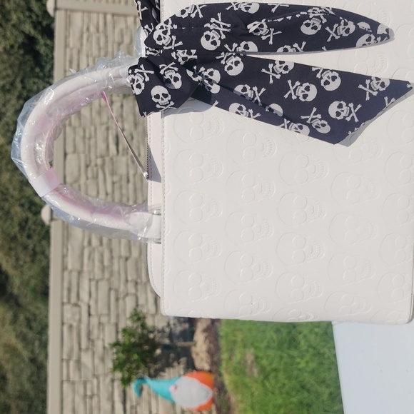 BETSEY JOHNSON SKULL SATCHEL - Picture 8 of 12